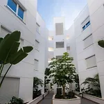Lägenhet Isea 1111 - Luxury Modern With Pool & Sea Views *