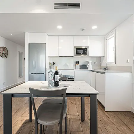 Isea 1111 - Luxury Modern With Pool & Sea Views *