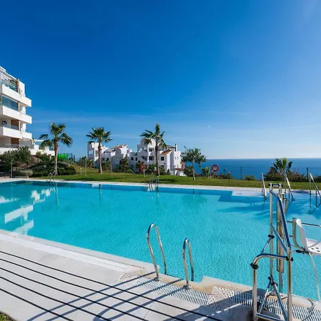 Apartament Isea 1111 - Luxury Modern With Pool & Sea Views *