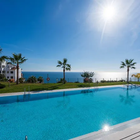 Isea 1111 - Luxury Modern With Pool & Sea Views *