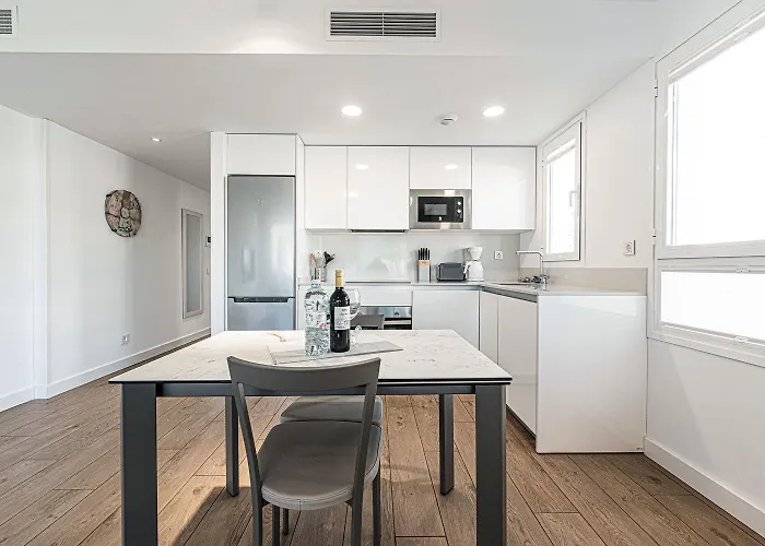 Isea 1111 - Luxury Modern With Pool & Sea Views *